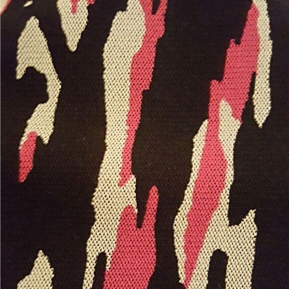 💖🖤HOT PINK, BLACK & WHITE PRINT TOP🖤💖 - Picture 6 of 8